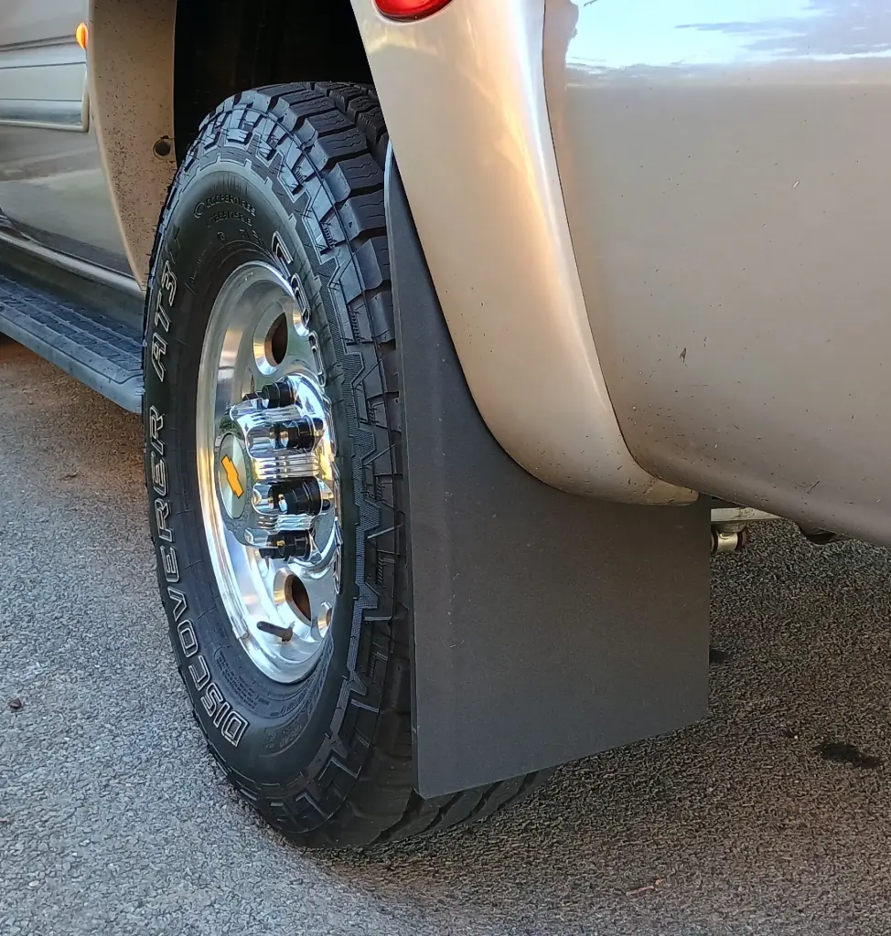 Chevy/GMC SUV Rear drill‑less mud flaps, 2001 – 2006 