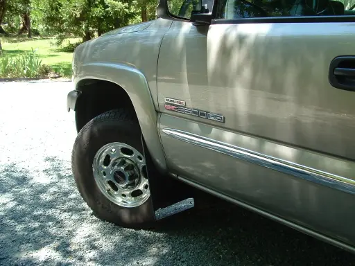 [009375] Chevy/GMC 2500/3500 Front drill‑less mud flaps, 2001 – 2007